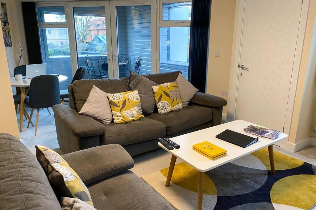 13 The Grosvenor, Luxury Flat, Central Newmarket, Ньюмаркет Экстерьер фото